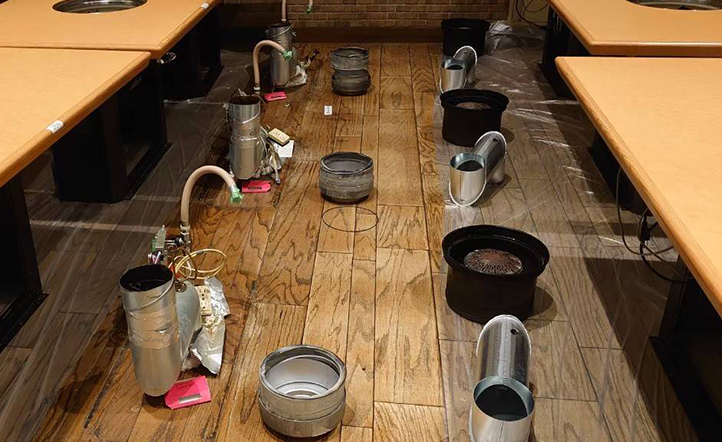 ダクトを取り外して見えないところまできれいに洗います！